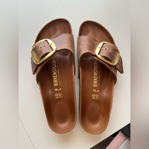 LIKE NEW Birkenstock brown leather sandals